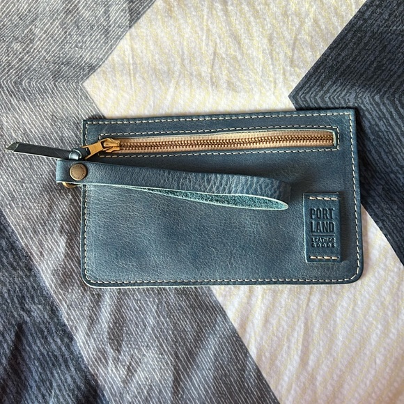 Portland Leather Handbags - BNNU Portland Leather Adriana Pouch. Indigio color AP